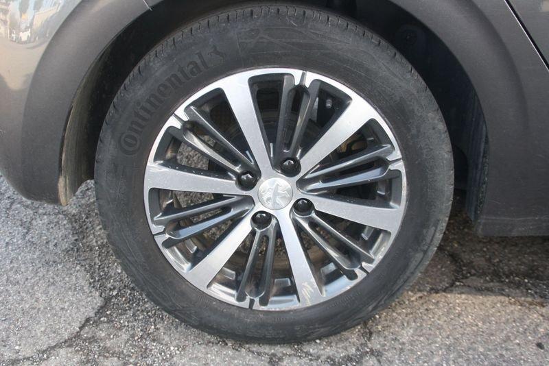 Peugeot 208 Allure PureTech 82cv