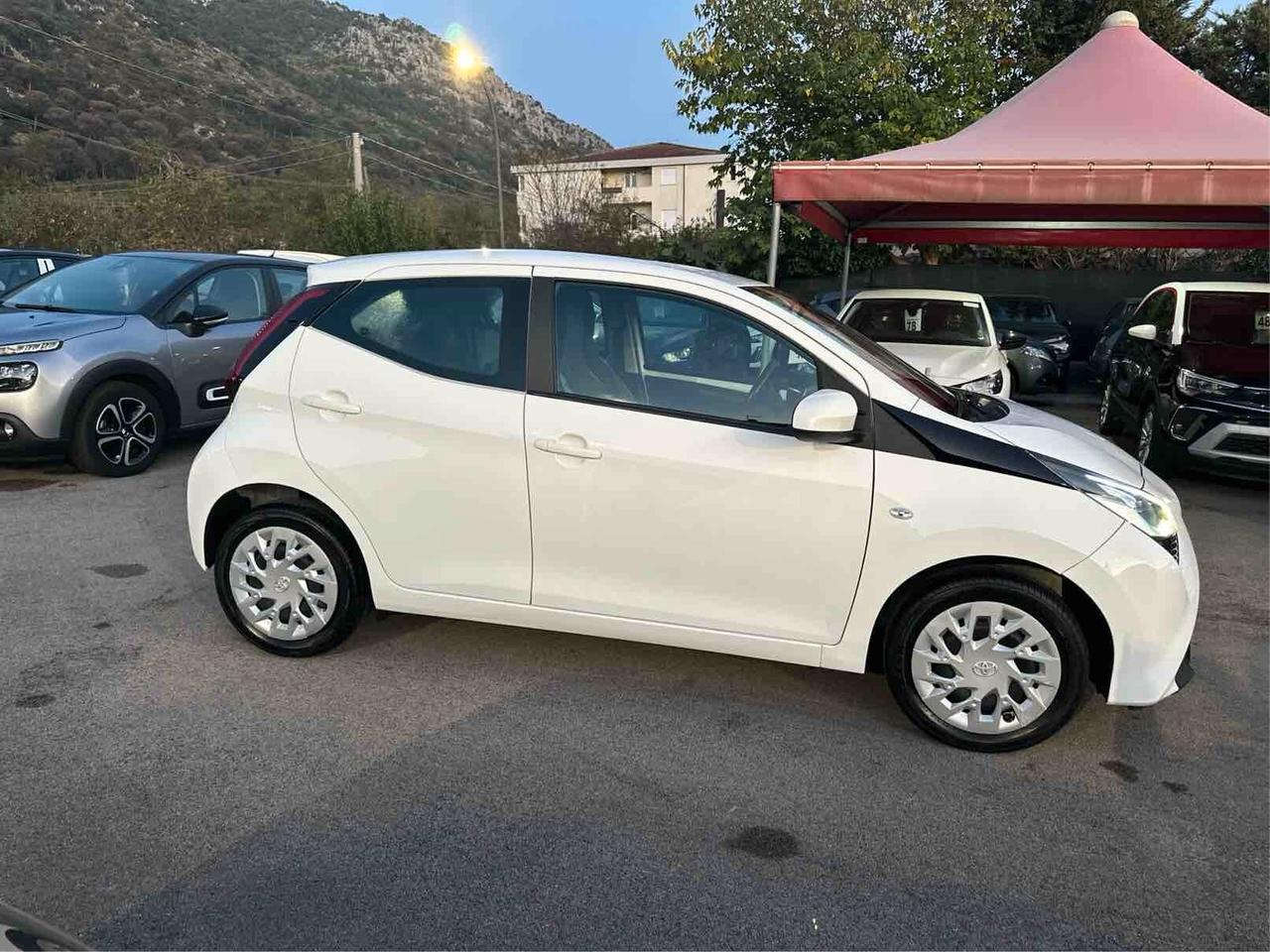 Toyota Aygo Connect 1.0 VVT-i 72CV 5 porte x-business plus cambio automatico