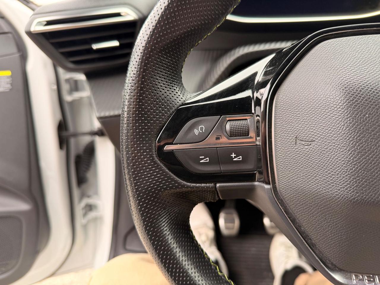 Peugeot 208 GT 1.2 PureTech 100 #8668