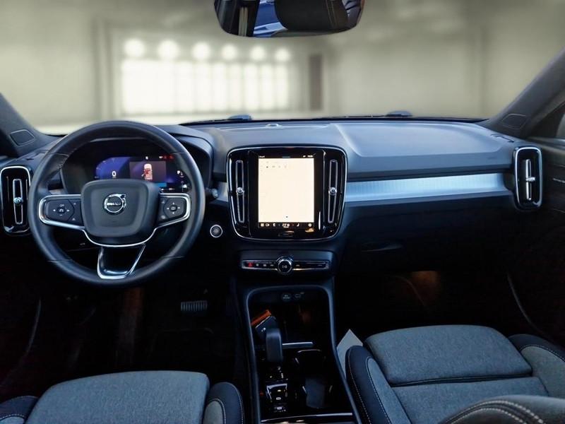 VOLVO XC40 B3 automatico Plus Dark