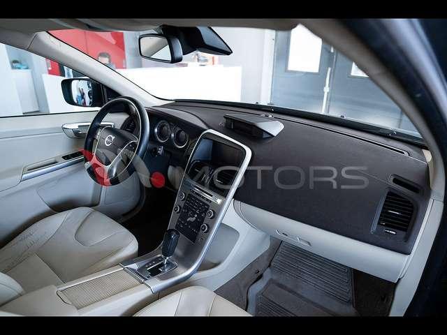 Volvo XC60 2.4 d3 Momentum AWD 163 CV Geartronic