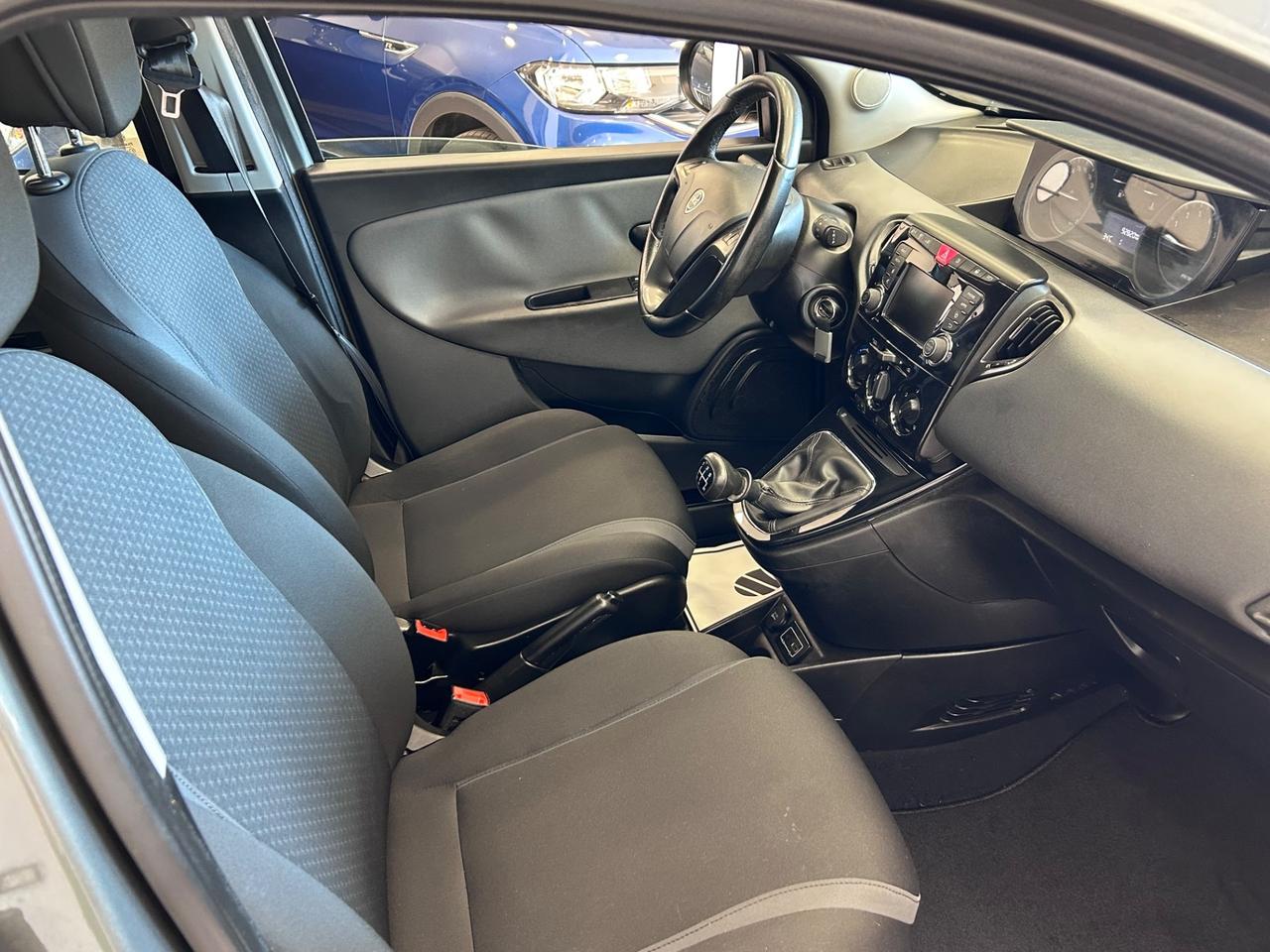 Lancia Ypsilon 1.2 69 CV 5 porte Gold