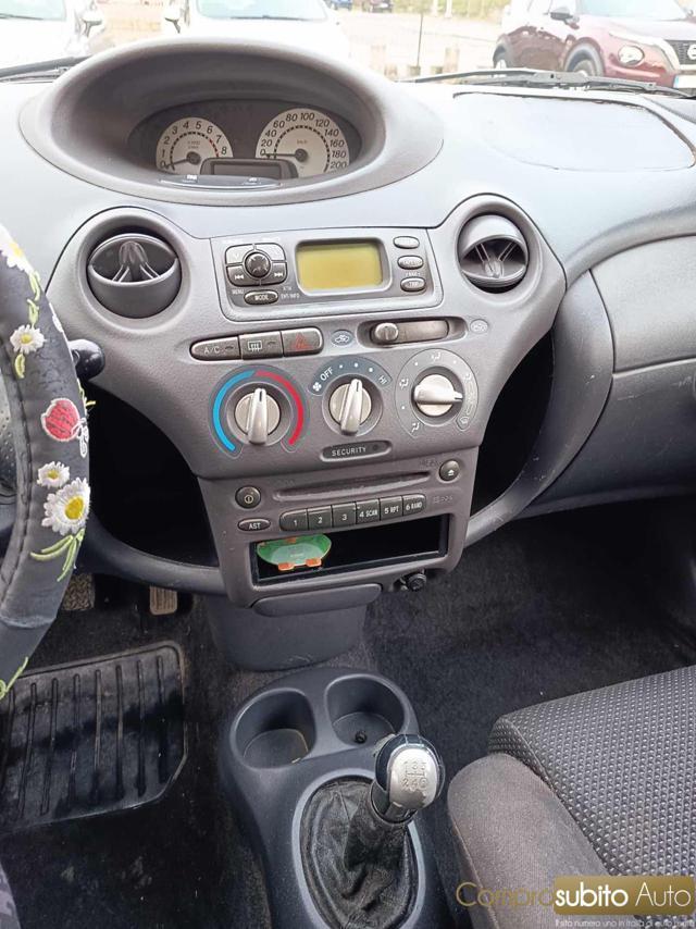 TOYOTA Yaris 1.0i 16V cat 5 porte Sol