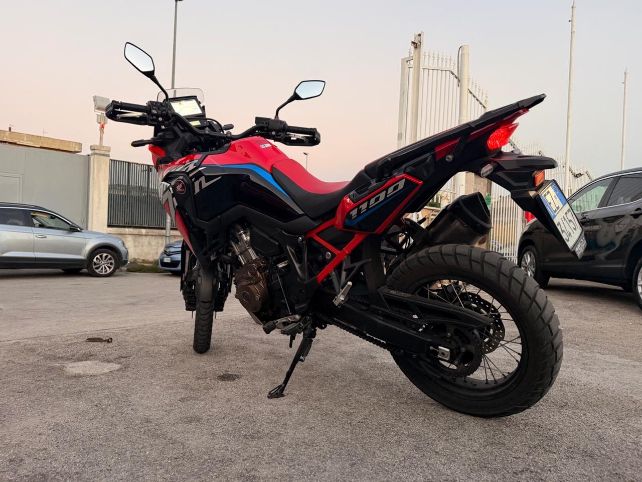 Honda Africa Twin 1100 Manuale possibilità di finanziamento