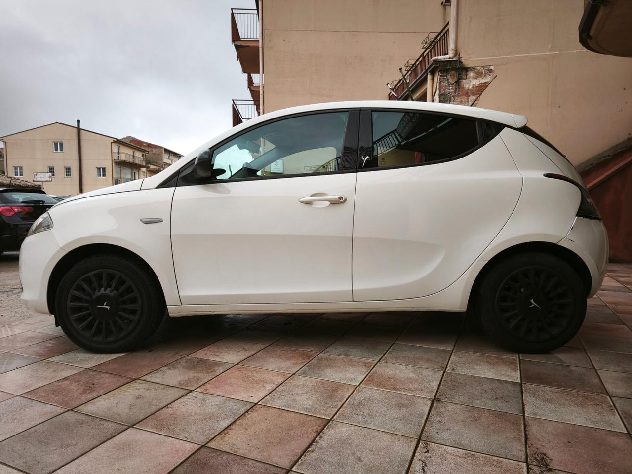 Lancia Ypsilon 1.2 Benzina - GPL
