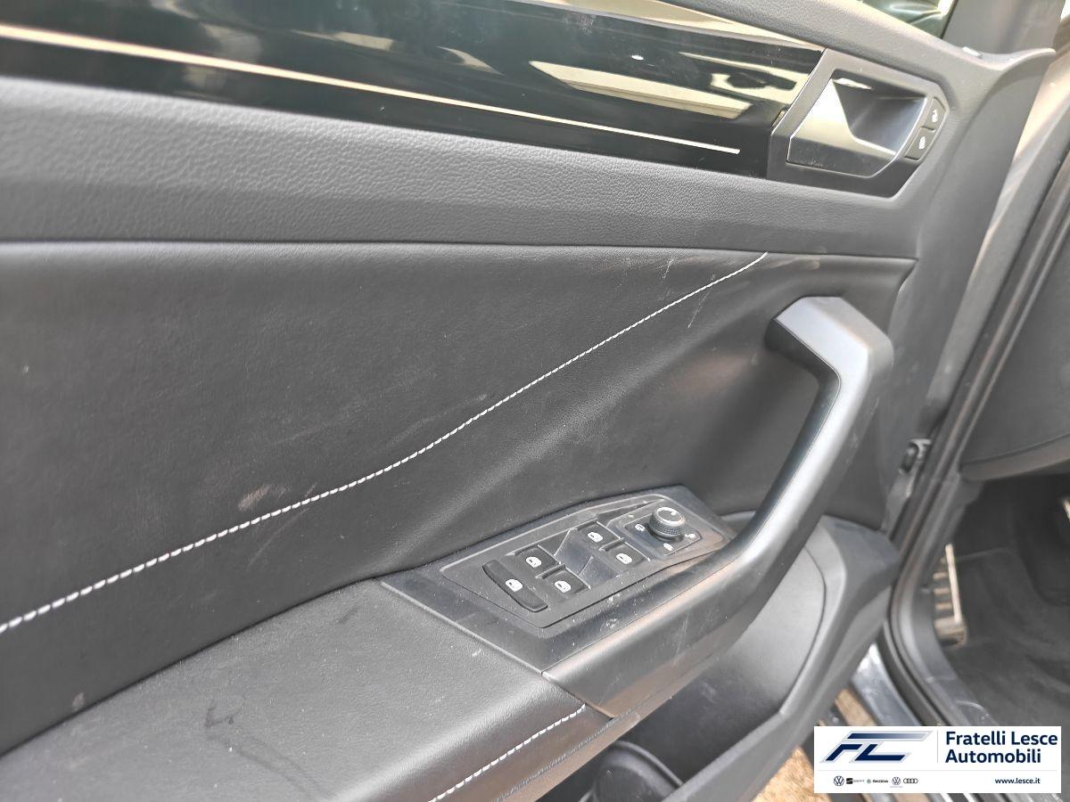 VOLKSWAGEN - T-Roc 2.0 tdi R-Line 150cv dsg (Esposiione Piano Lago)
