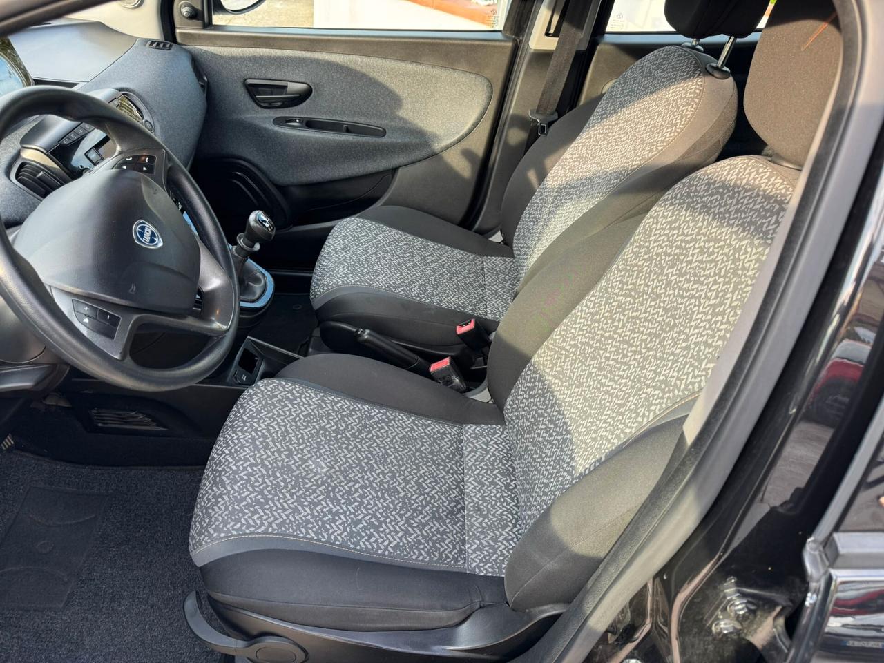 Lancia Ypsilon 1.2 69 CV 5 porte Platinum