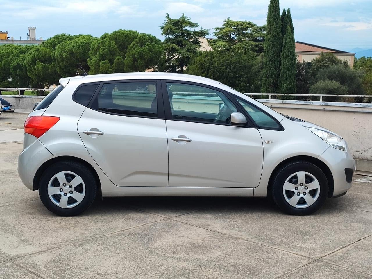 Kia Venga 1.4 benzina Easy Gancio traino Neopatentati