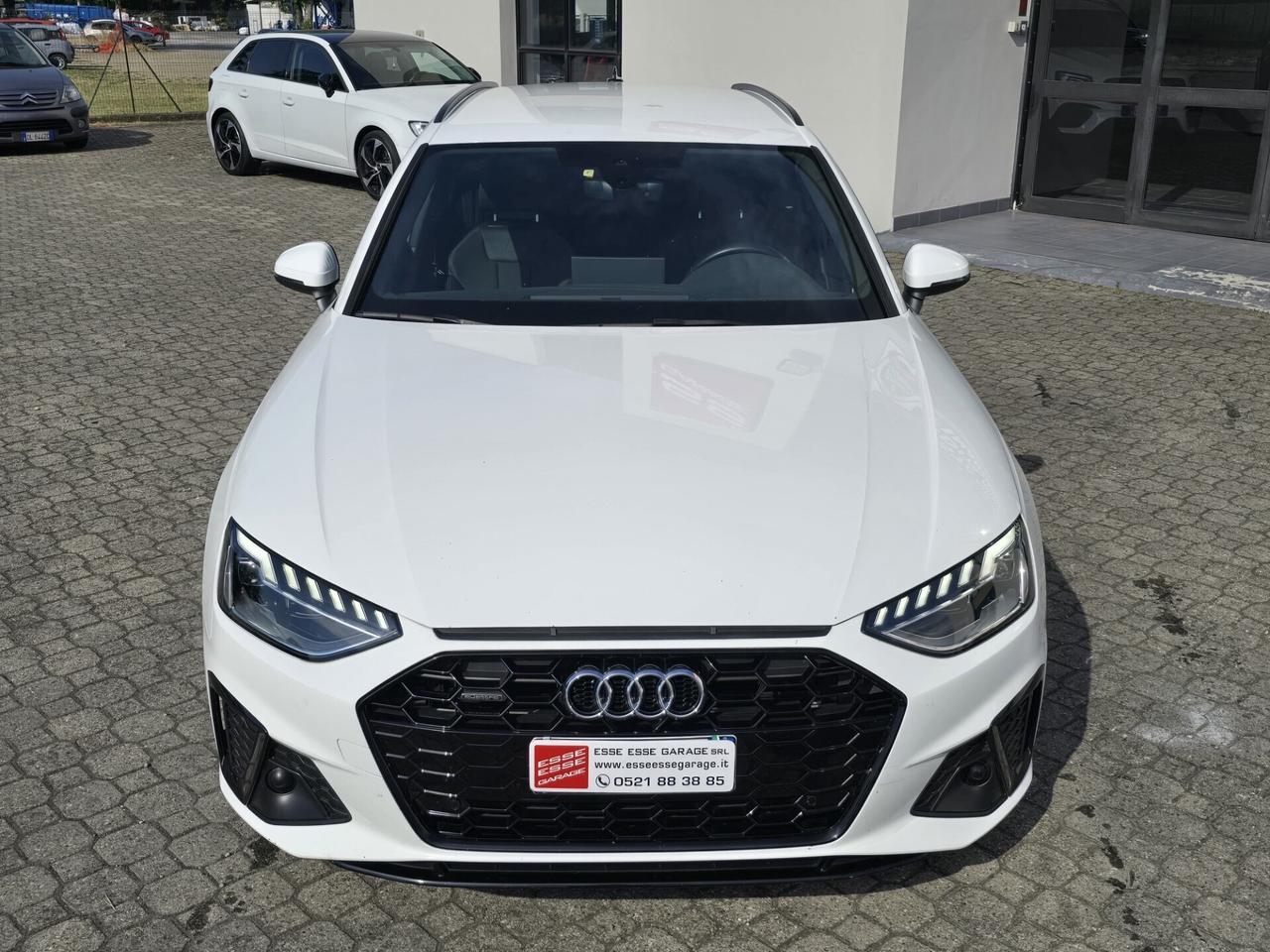 Audi A4 Avant 40 TDI quattro S tronic S line|BLACK LINE