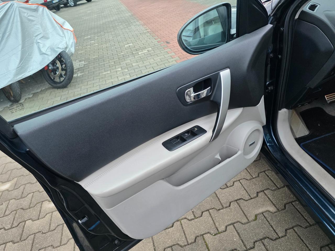 Nissan Qashqai Qashqai+2 2.0 dCi DPF 4WD aut. n-tec