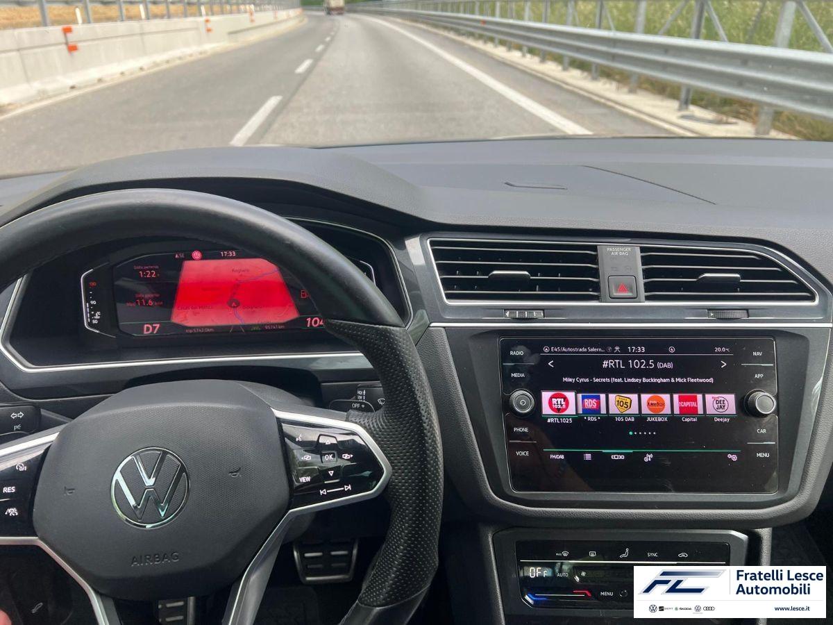VOLKSWAGEN - Tiguan 2.0 tdi scr R-Line 150cv dsg (Conto Vendita - Esposizione Piano Lago)