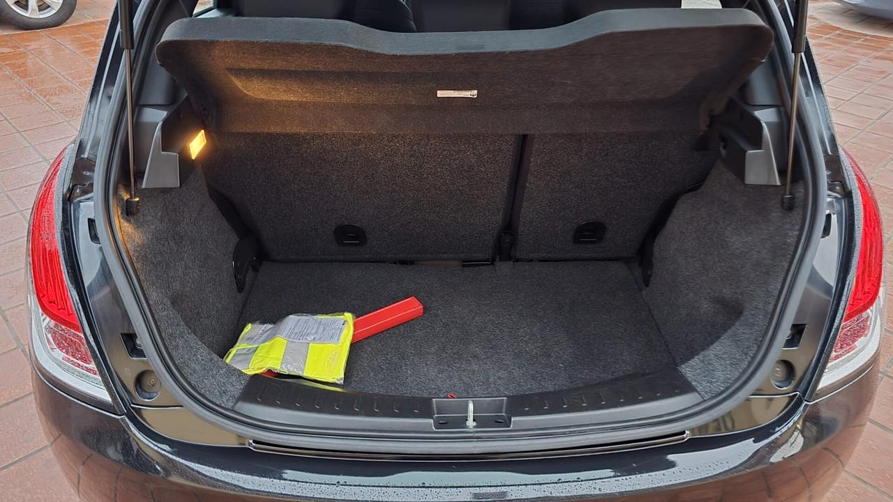 Lancia Ypsilon 1.0 FireFly 5 porte S&S Hybrid Silver