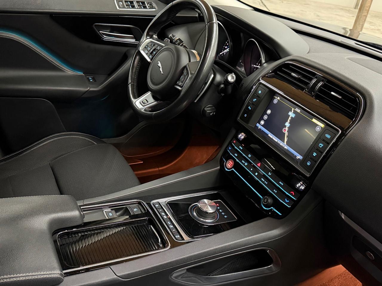 Jaguar F-Pace 240cv R-Sport - 24 MESI DI GARANZIA