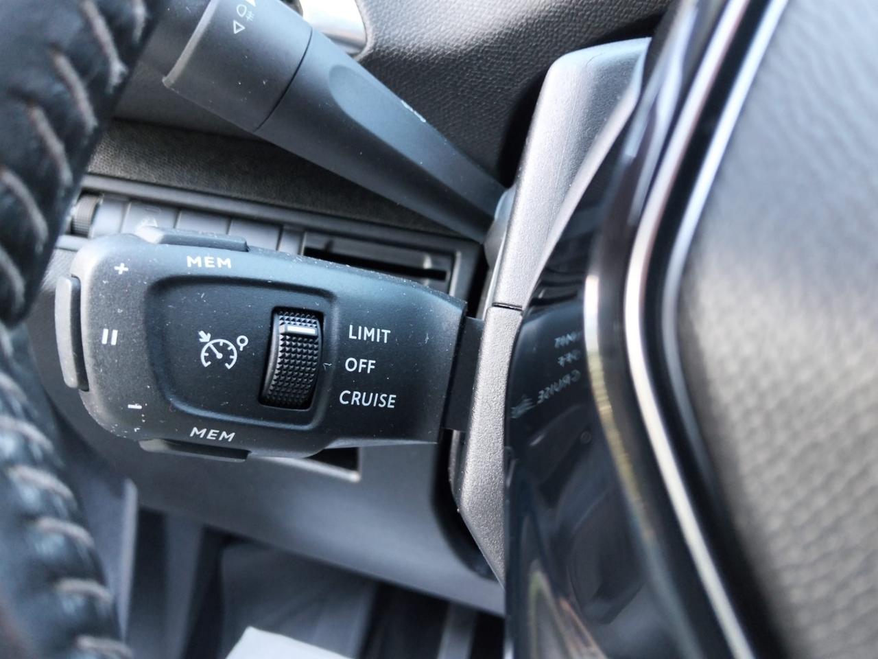 Peugeot 3008 BlueHDi 130 S&S Allure Pack*Navi*Camera