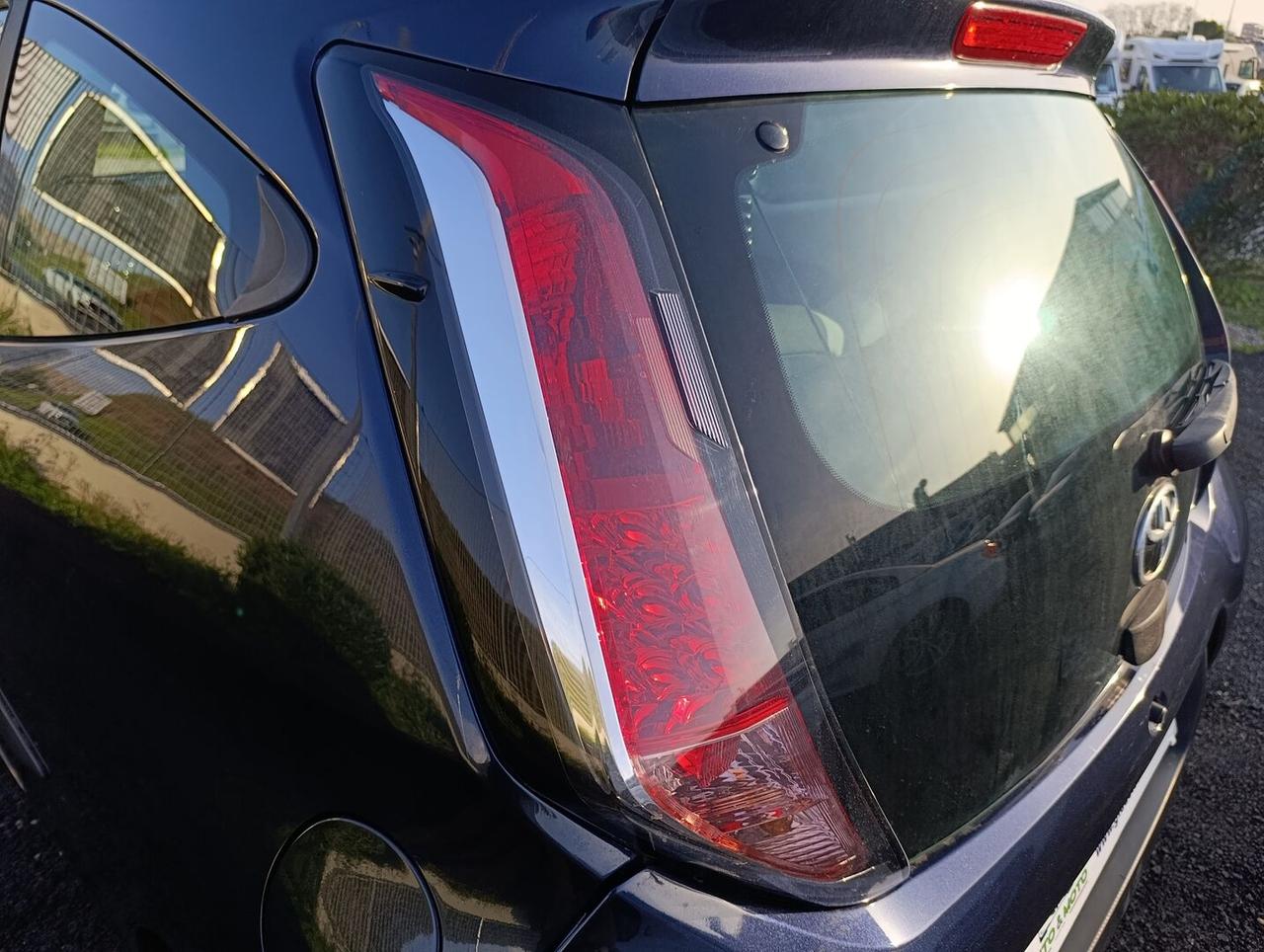 Toyota Aygo I 2012 Aygo 1.0 Lounge connect 3p