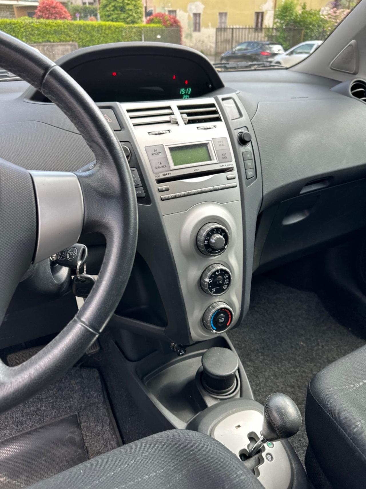 Toyota Yaris 1.3 5P AUTOMATICA SOL NEOPAT KMCERT GARANZ
