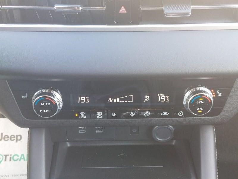 Mitsubishi Outlander PHEV 2.4L PHEV INTENSE
