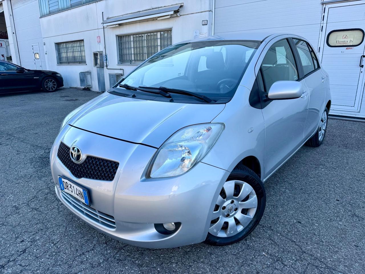 Toyota Yaris 1.3benz 2008 156.000km per neopatentati
