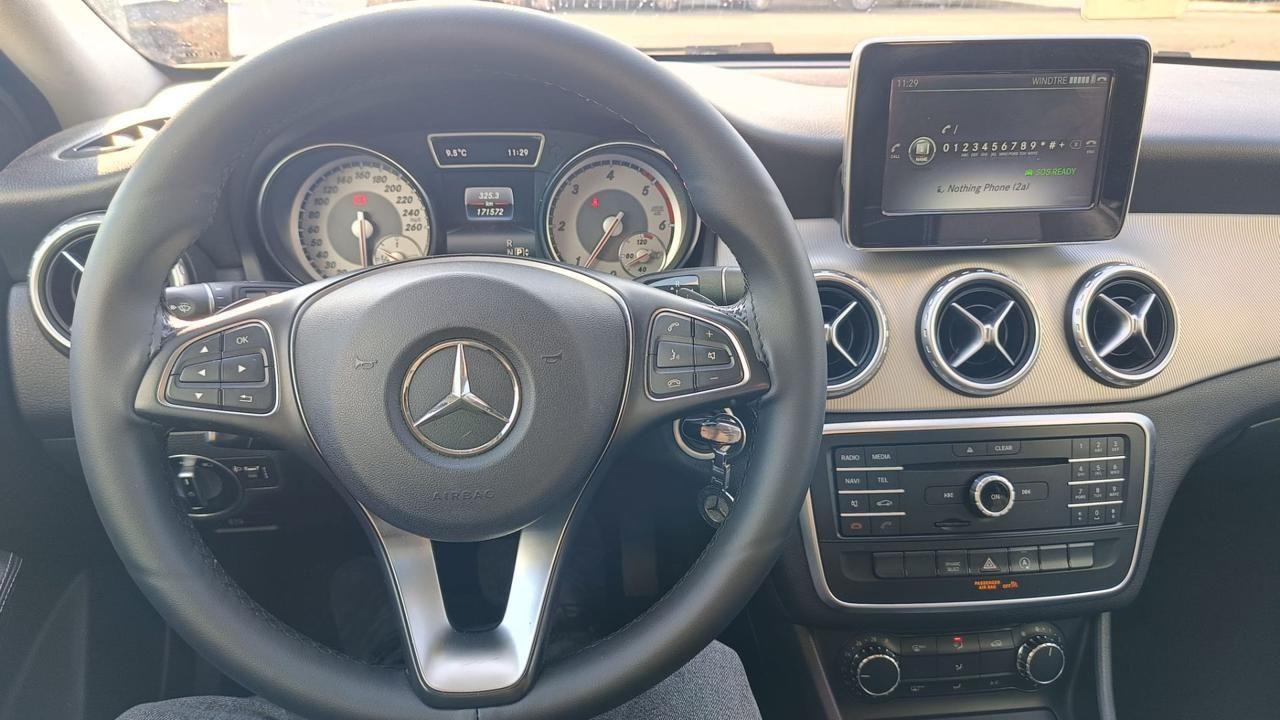 MERCEDES-BENZ GLA 200 d Automatic Business