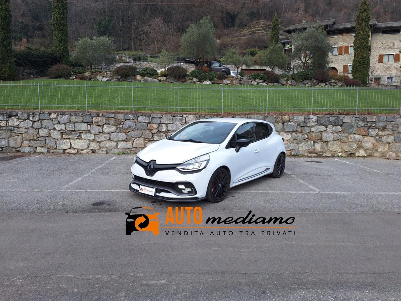 RENAULT Clio TCe 220 EDC R.S. TROPHY Akrapovic + MAXTON