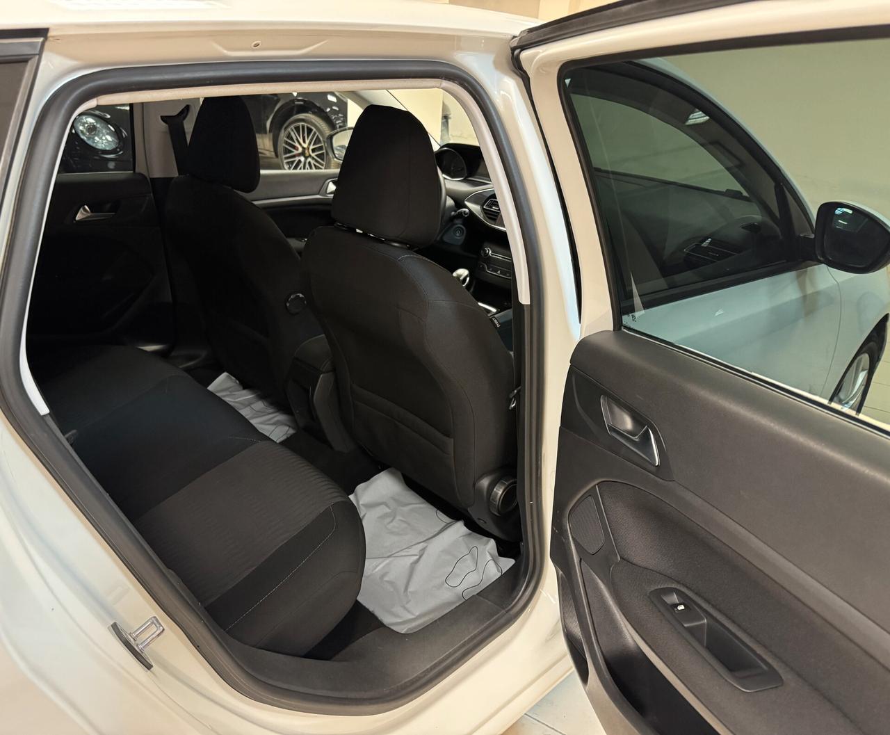 Peugeot 308 BlueHDi 120 S&S SW Allure