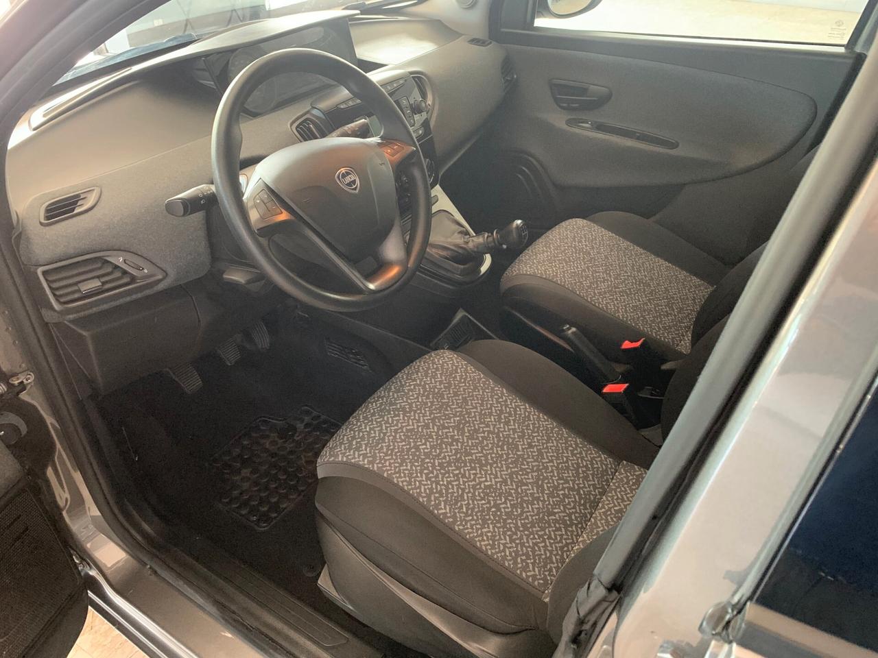 Lancia Ypsilon 1.0 FireFly 5 porte S&S Hybrid Silver Plus