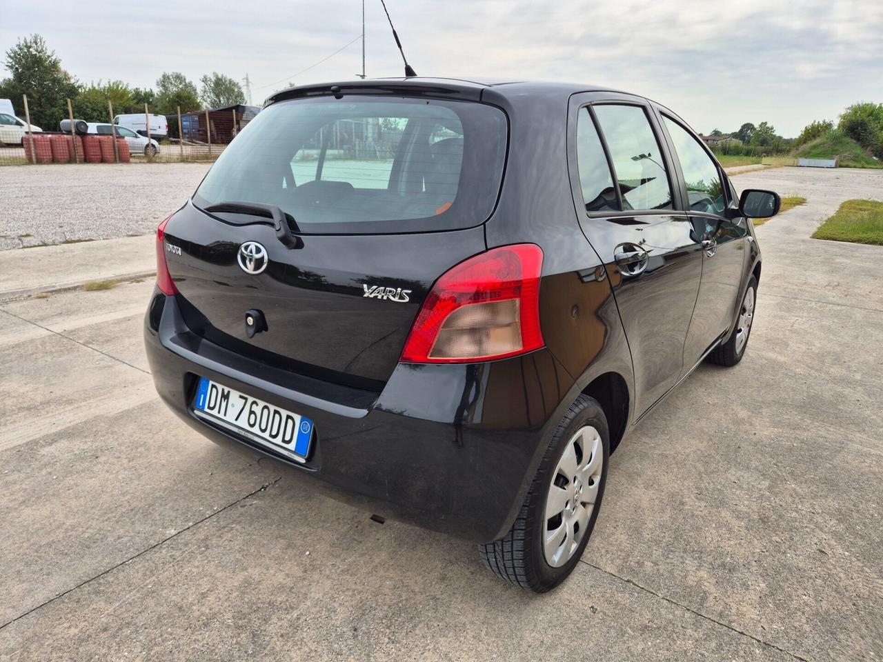 Toyota Yaris 1.0 5 porte