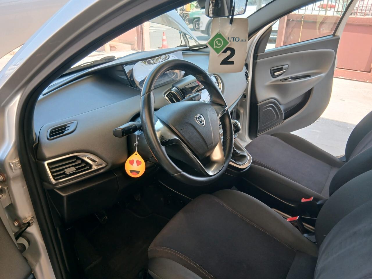 Lancia Ypsilon 1.2 69 CV 5 porte full 13