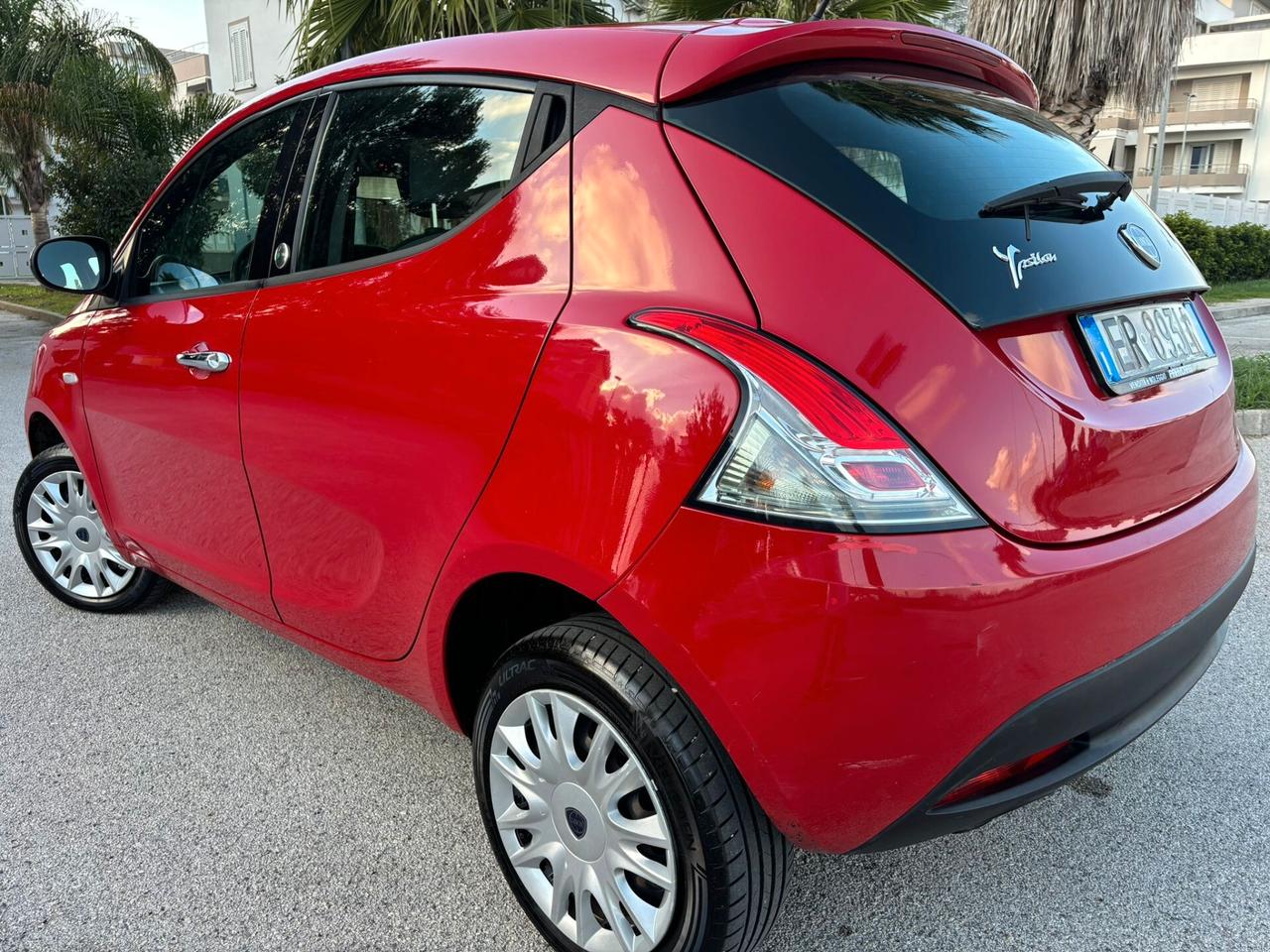 Lancia Ypsilon 0.9 TwinAir 85 CV 5 porte Metano Ecochic Silver