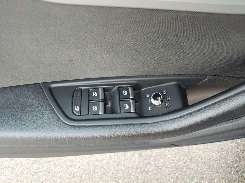 Audi A4 A4 Avant 30 2.0 tdi mhev Business Advanced 136cv s-tronic