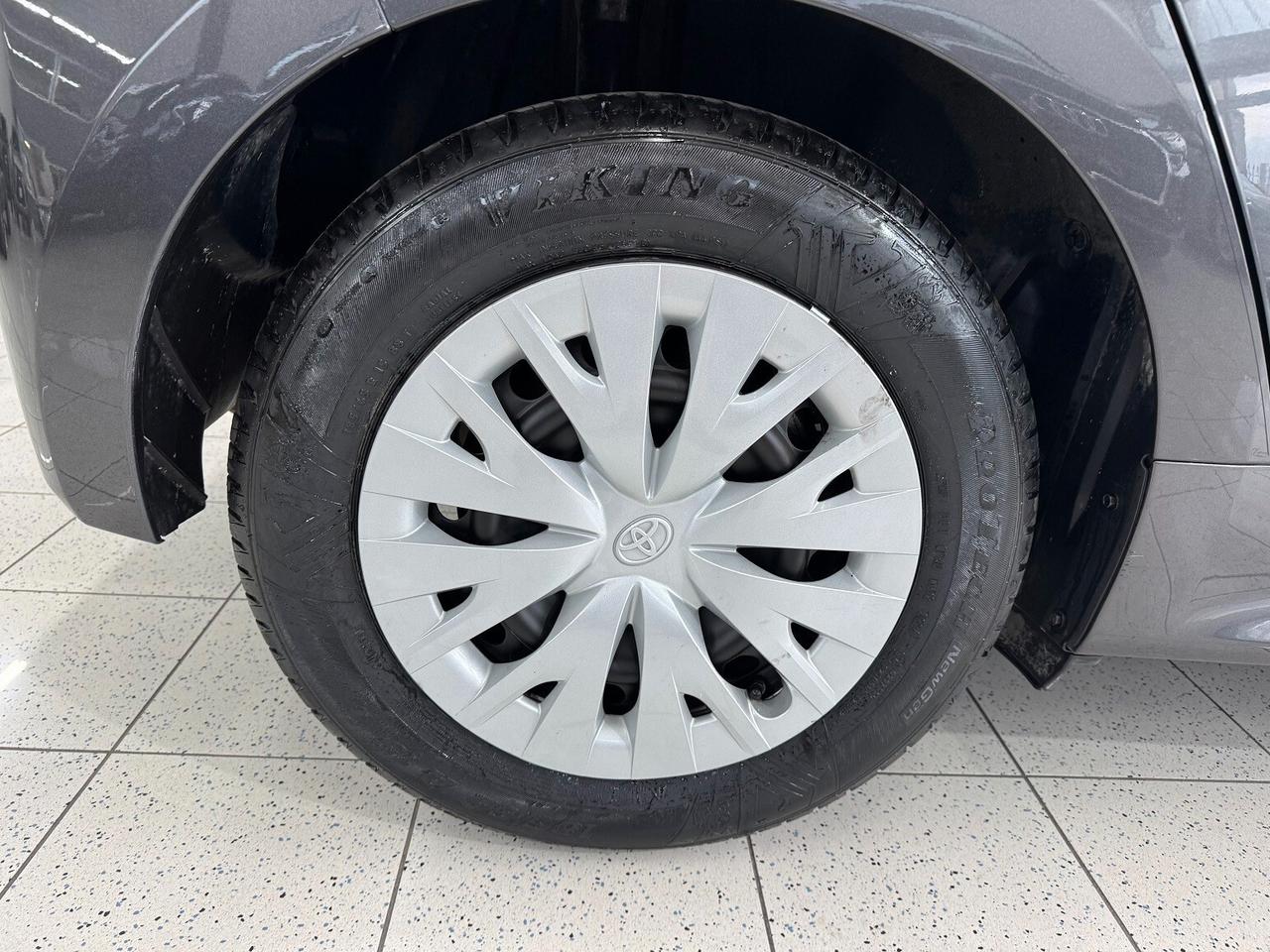 Yaris 1.5Hybrid Busines NAVI TELECAMERA BELLA