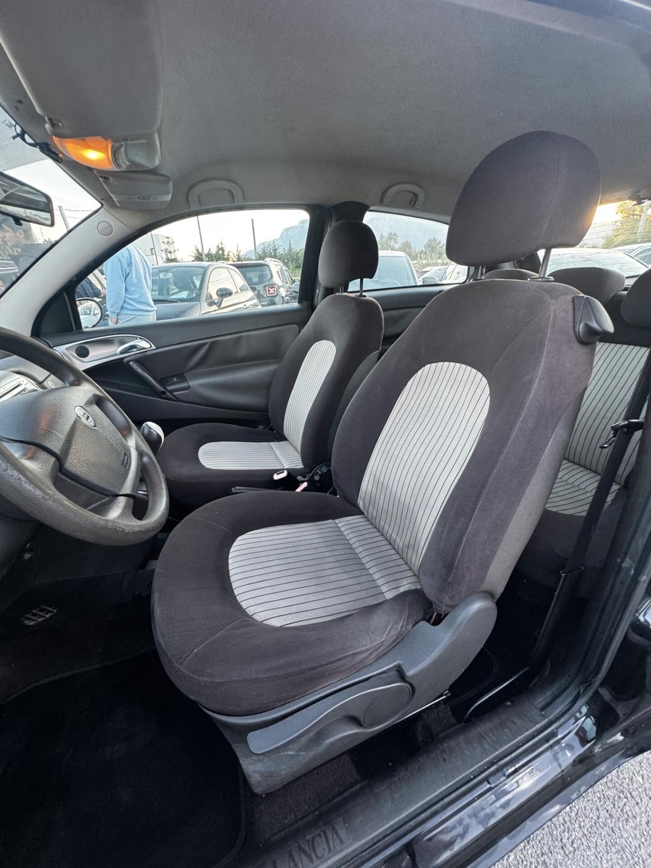 Lancia Ypsilon 1.3 MJT 75 CV Argento