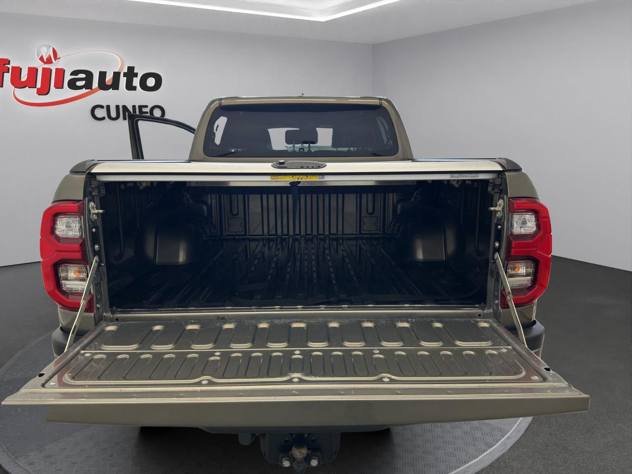 Toyota Hilux 2.8 d double cab Invincible 4wd auto