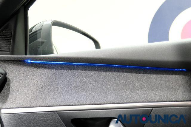 PEUGEOT 3008 HYBRID4 300 E-EAT8 ALLURE PACK