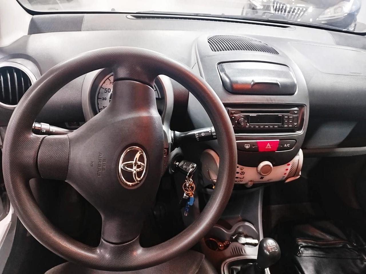 Toyota Aygo 1.0 12V VVT-i 5 porte Lounge MMT PER NEO PATENTATI