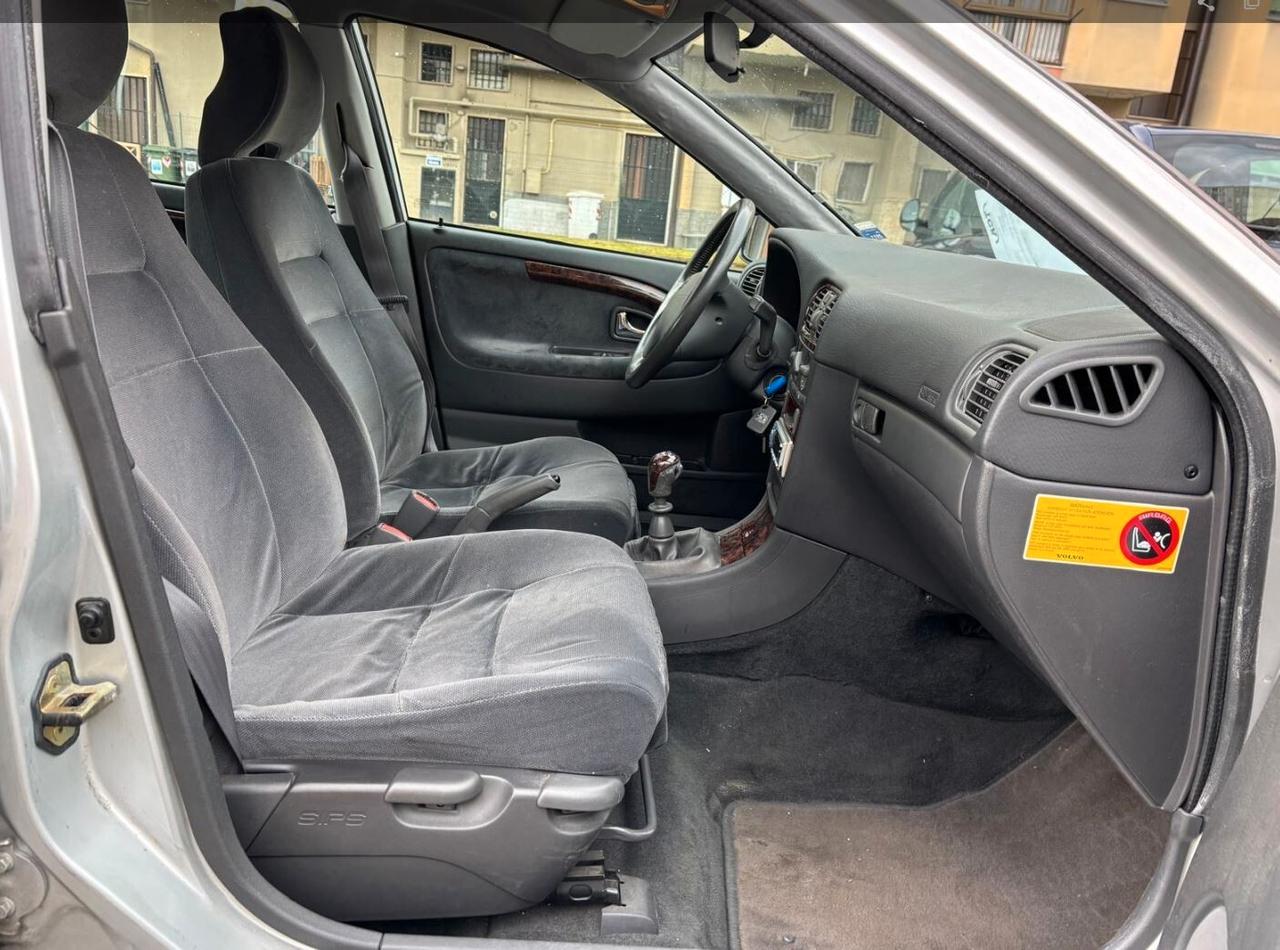 Volvo V40 1.6 16V cat