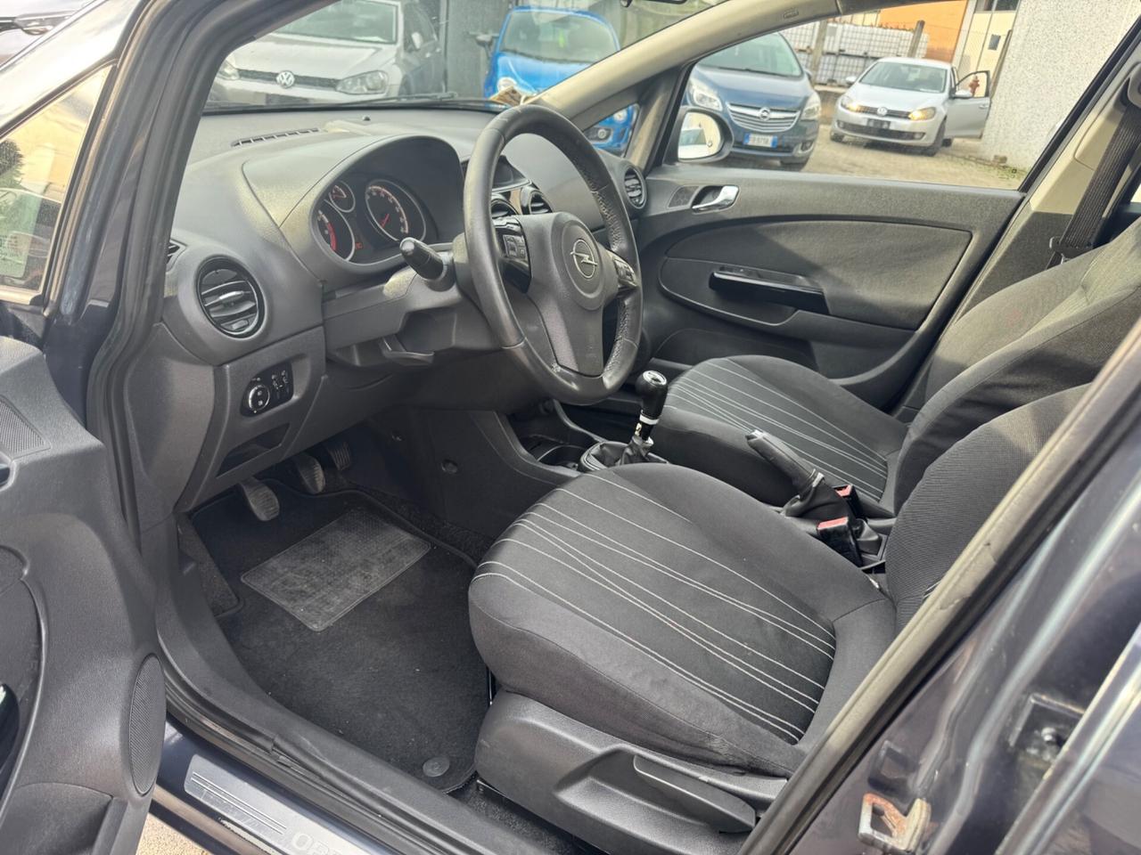 Opel Corsa 1.2 5 porte Cosmo