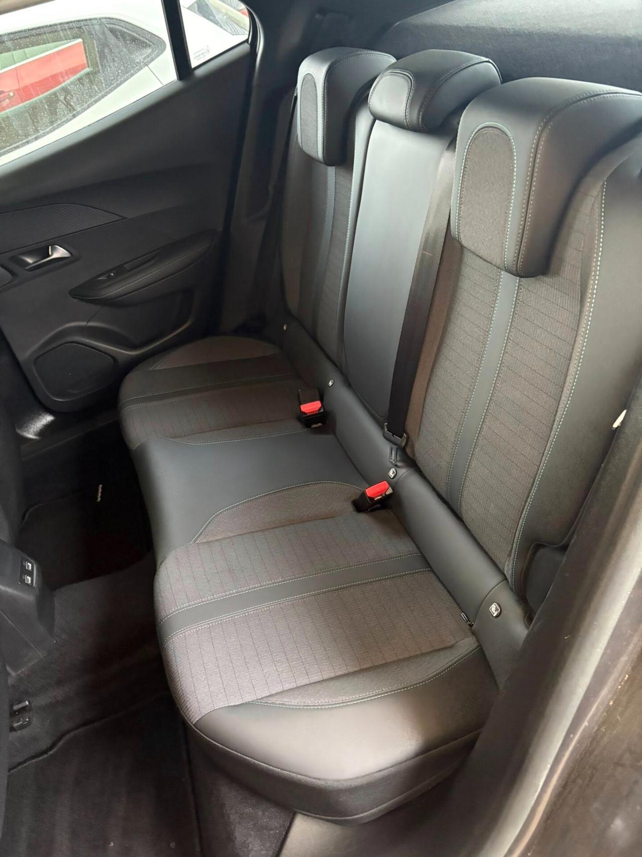 Peugeot 2008 130cv automatica Allure 12/21