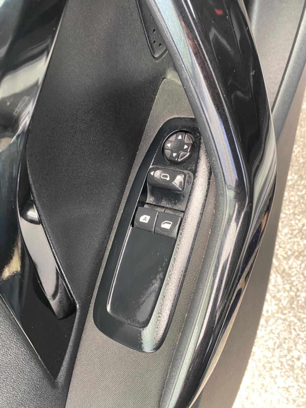 Peugeot 208 BlueHDi 75 5 porte Allure