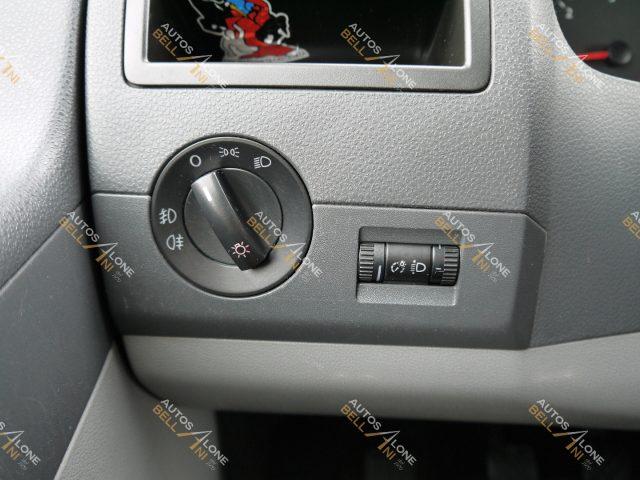 VOLKSWAGEN Caravelle 2.5 TDI/131CV 4motion 8 posti