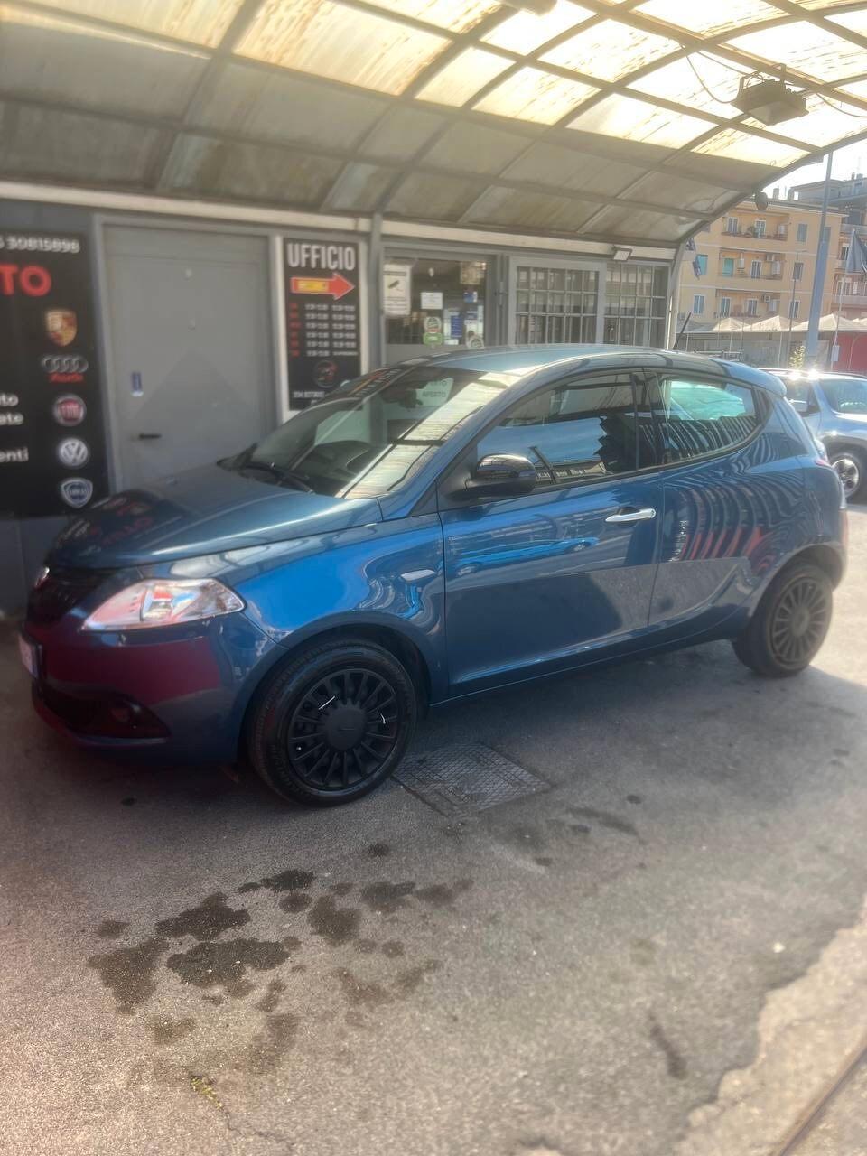 Lancia Ypsilon 1.0 FireFly 5 porte S&S Hybrid UnYca