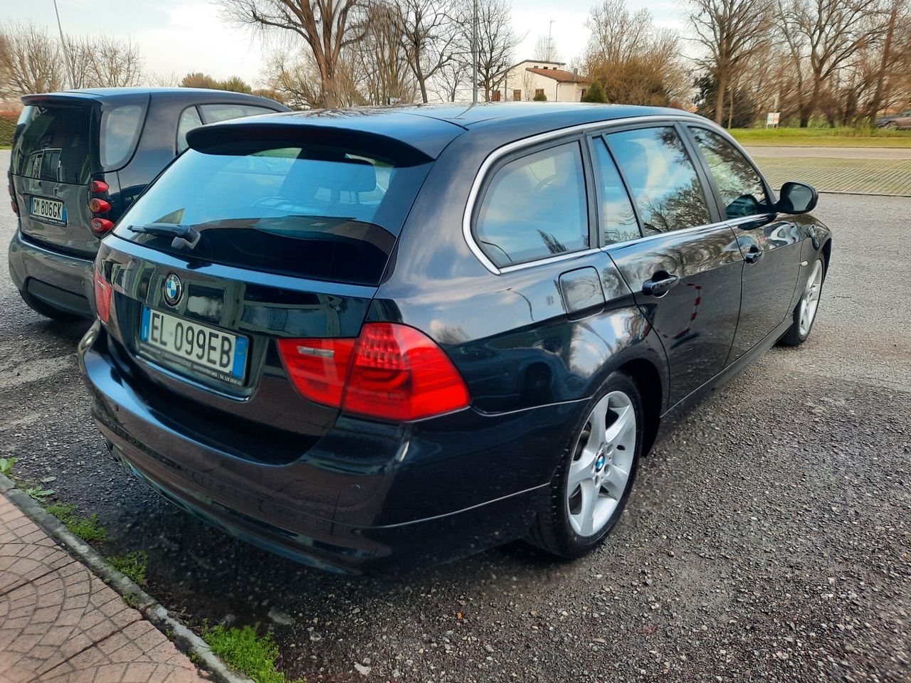 BMW 318 2012 photo 4