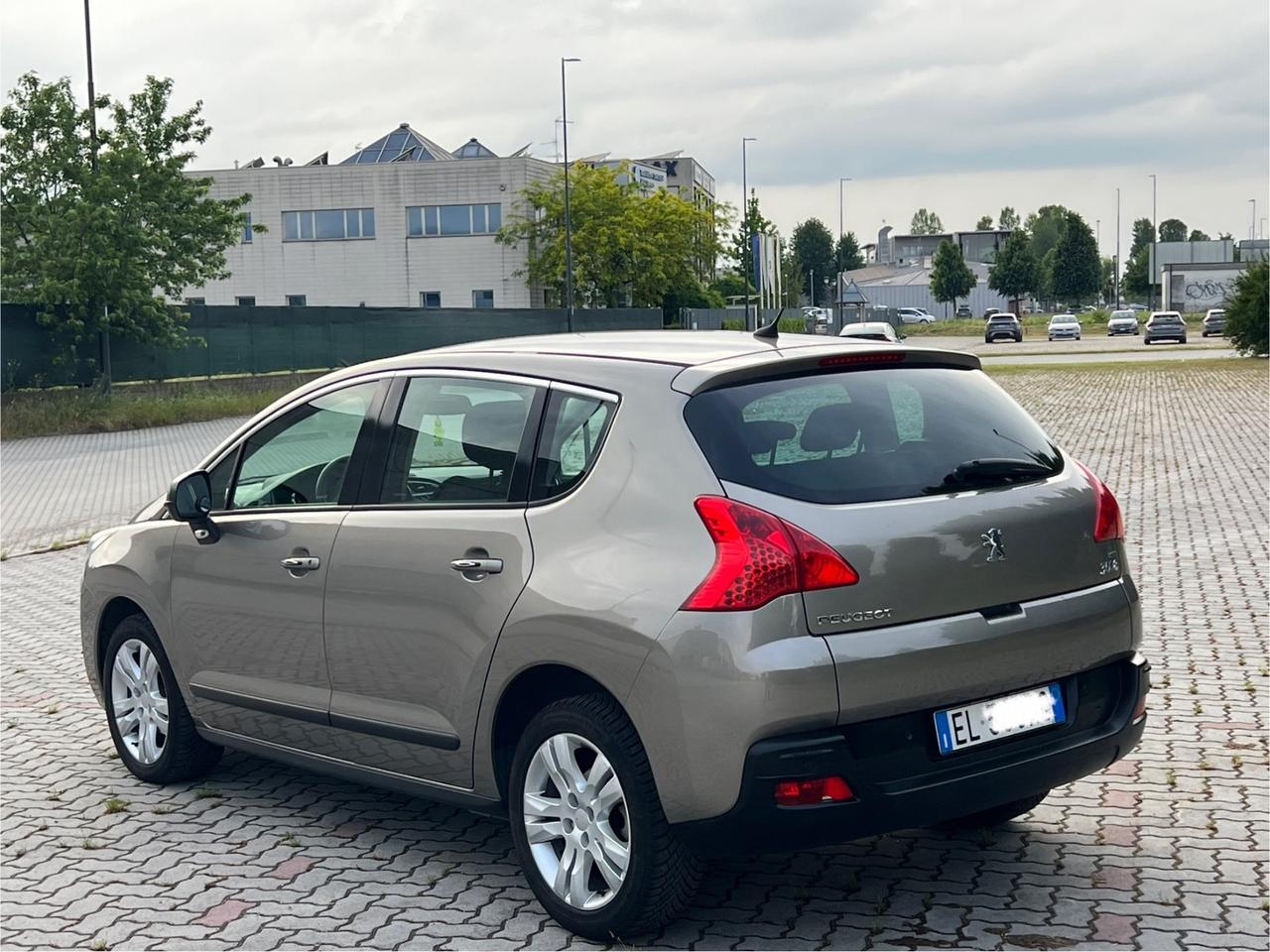 Peugeot 3008 1.6 e-HDi 112CV cambio robotizzato S.&S. Business