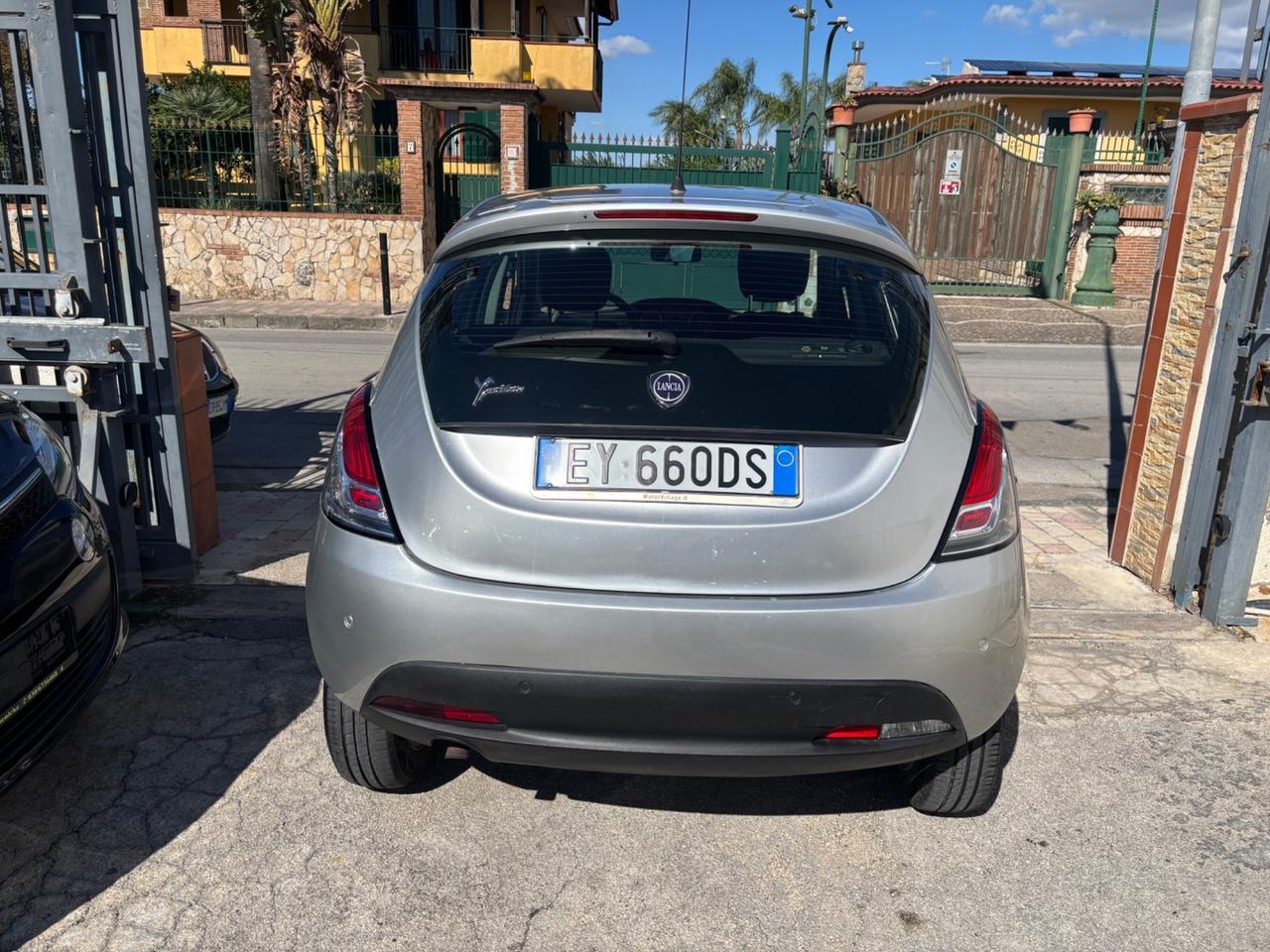 Lancia Ypsilon 0.9 TwinAir 85 CV 5 porte S&S Gold