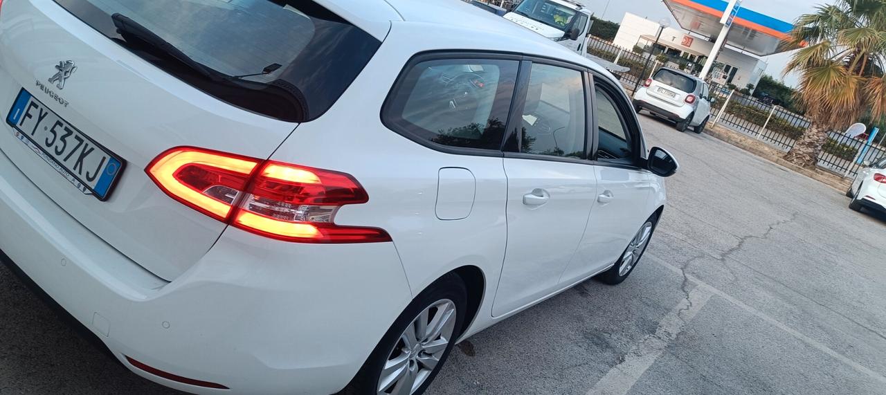 Peugeot 308 BlueHDi 120 S&S Business