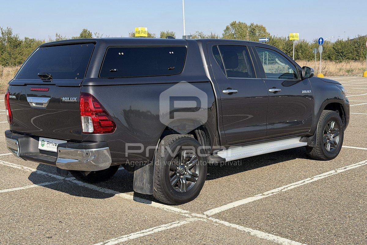 TOYOTA Hilux 2.8 D 4WD 4 porte Double Cab Lounge