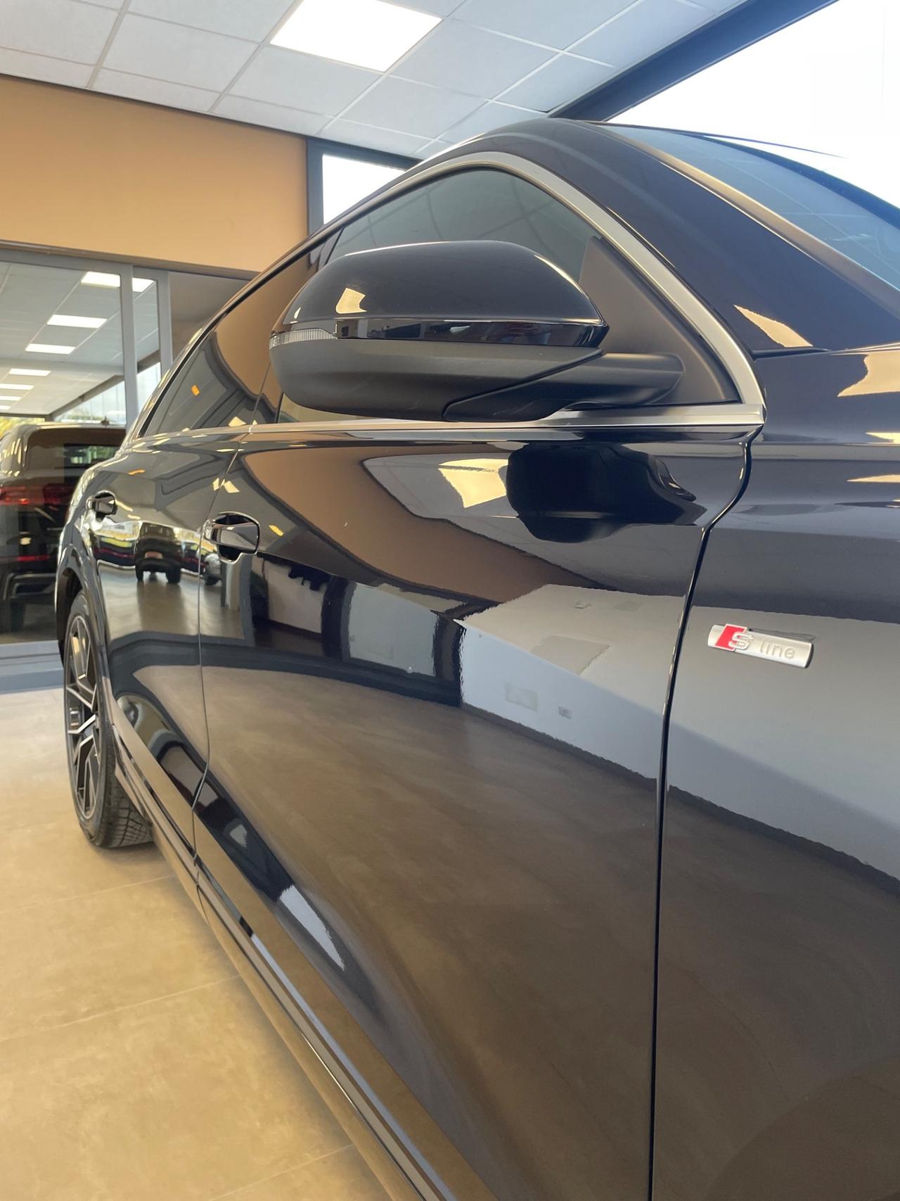 Audi Q8 55 TFSI quattro tiptronic Sport