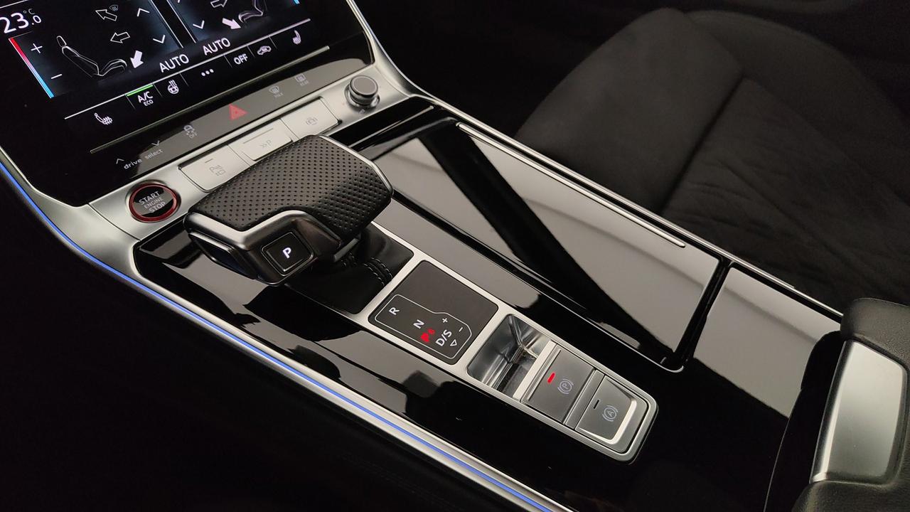 AUDI RS6 Avant 4.0 mhev performance quattro tiptronic