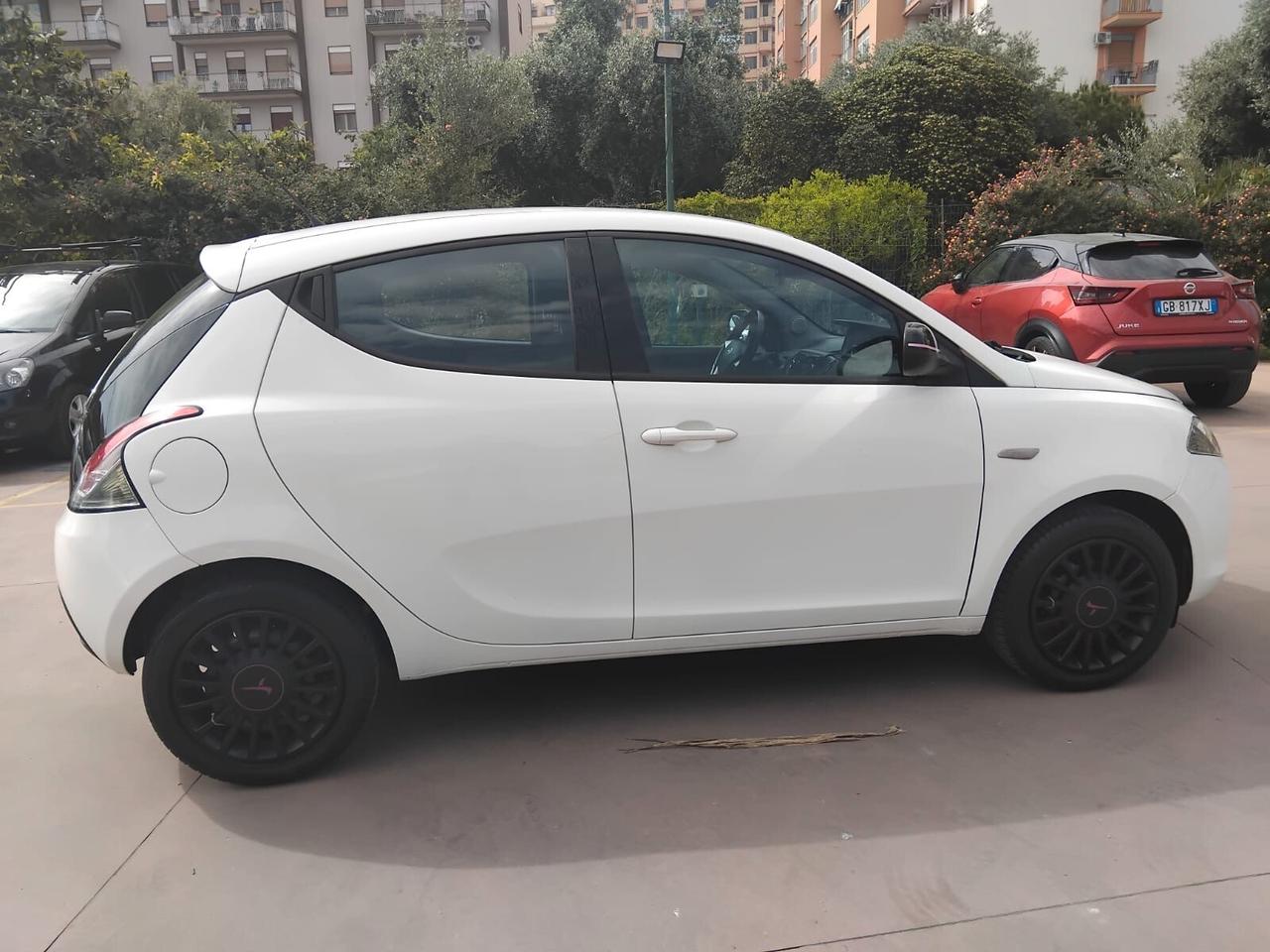 LANCIA YPSLON 1.3 MULTIJET 95CV 12 MESI GARANZIA