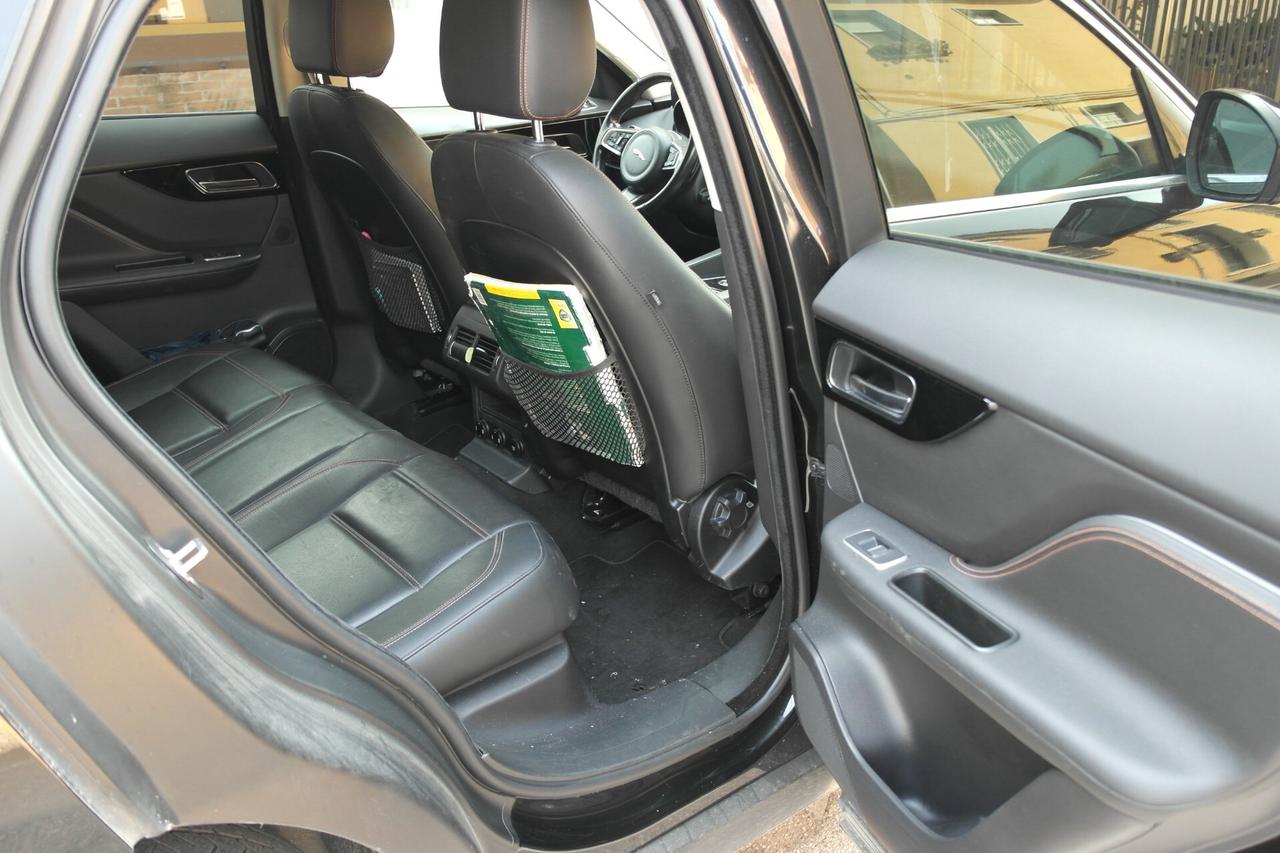 Jaguar F-Pace 3.0 D V6 300 CV AWD aut. Prestige